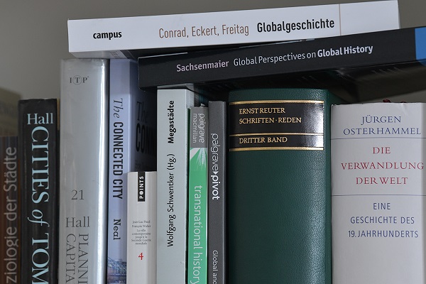 Bücher in der Stiftungsbibliothek.