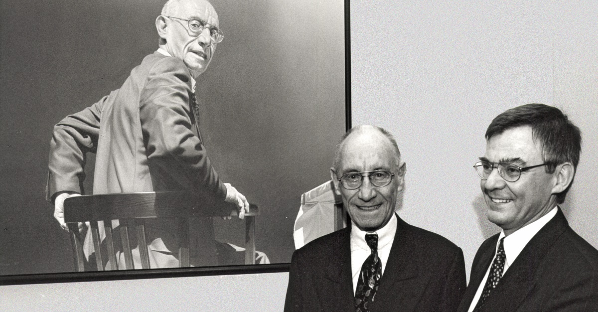 Edzard Reuter, Honorary Citizen of Berlin, and Reinhard Führer, President of the Berlin House of Representatives, at the unveiling of a portrait by Jan Peter Tripp, 17 January 2000.