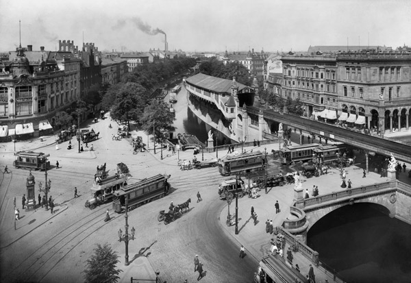 Der Hochbahnhof Hallesches Tor in Berlin, 1906.